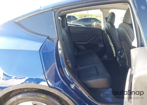 2021 Tesla Model Y Long Range Dual Motor All-Wheel Drive z USA, uszkodzony, nr VIN 5YJYGDEE3MF303713